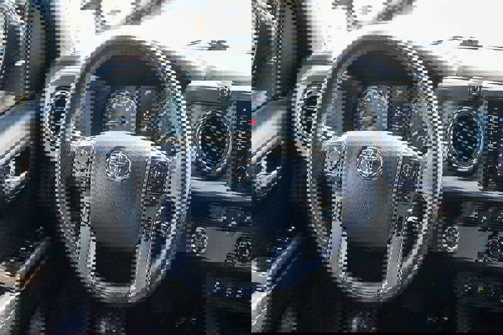 Used 2018 Toyota Tacoma TRD Sport w/ TRD Premium Sport Package image 11