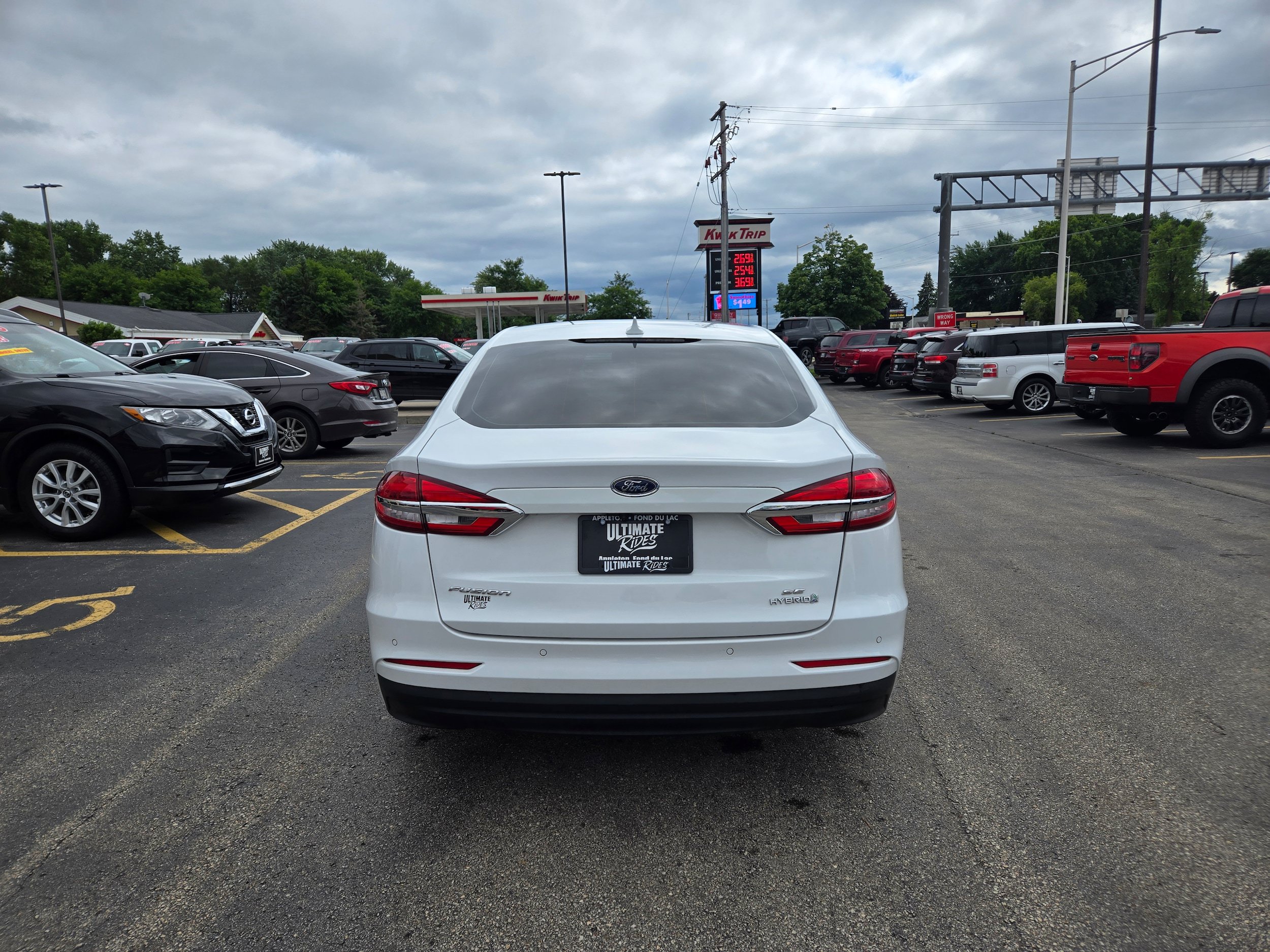 Used 2019 Ford Fusion SE FWD image 9