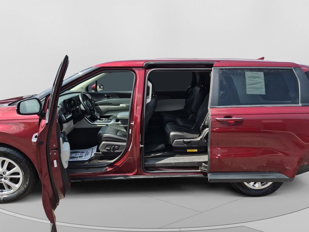 Used 2023 Kia Carnival LX FWD image 27