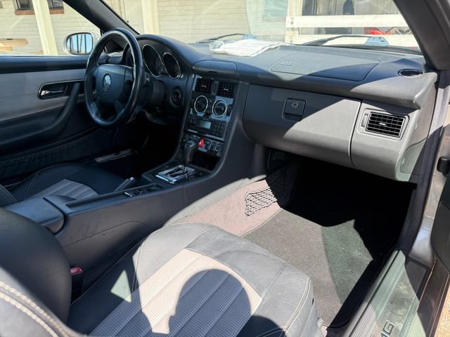 Used 2004 Mercedes-Benz SLK 32 AMG image 4