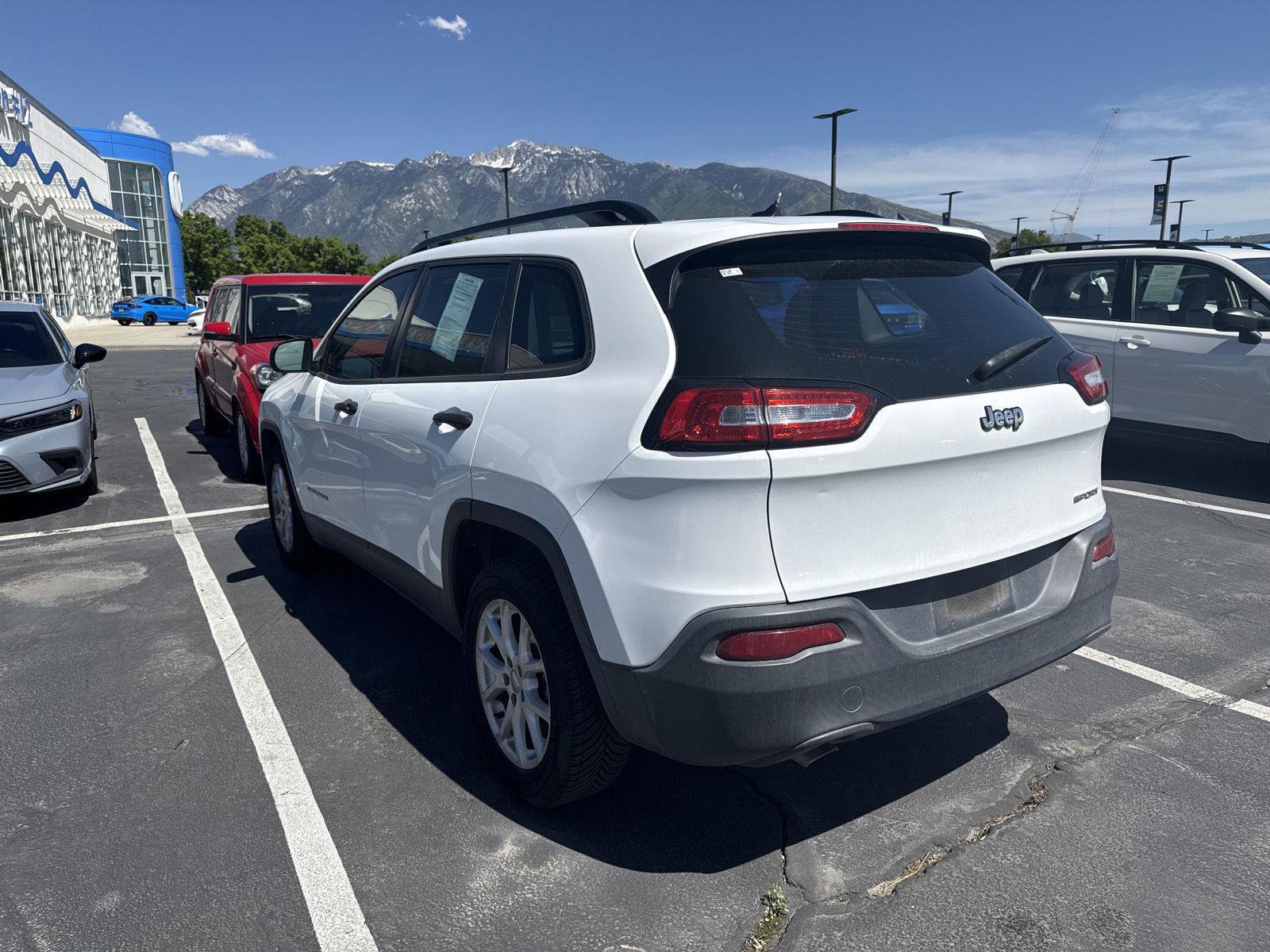 Used 2015 Jeep Cherokee Sport w/ Sport Appearance Group FWD image 5