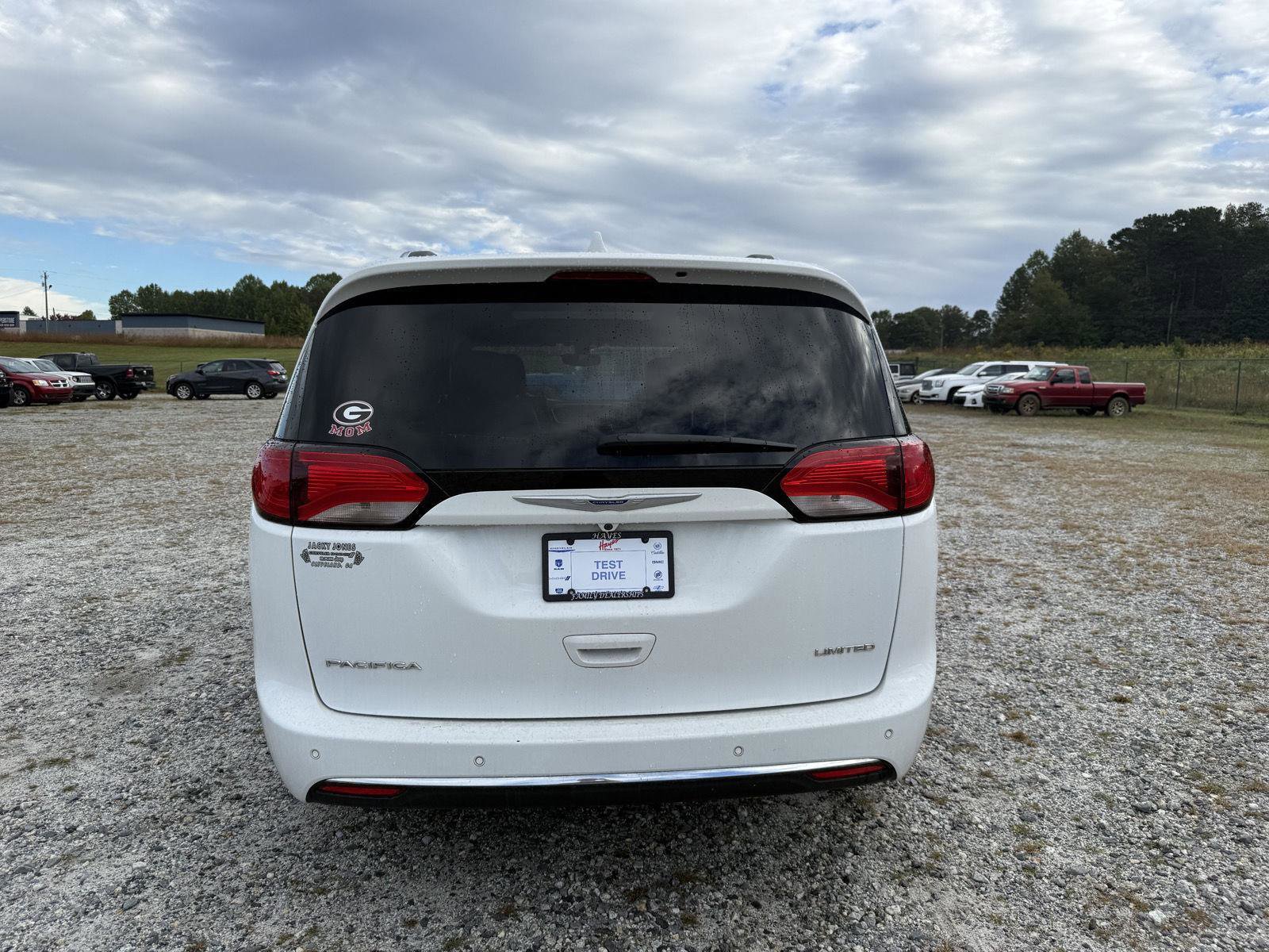 Used 2020 Chrysler Pacifica Limited w/ Tire & Wheel Group image 4
