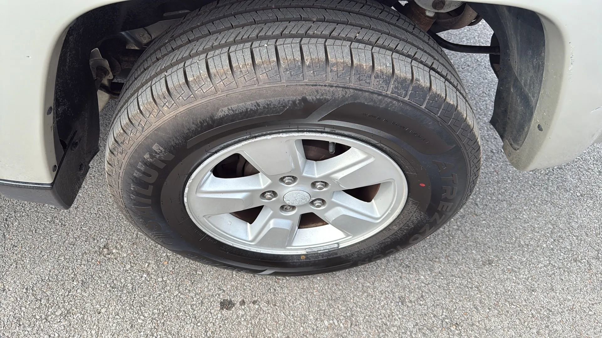 Used 2009 Jeep Liberty Sport image 33