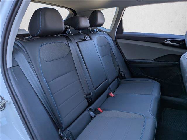 Used 2024 Volkswagen Taos SE image 16