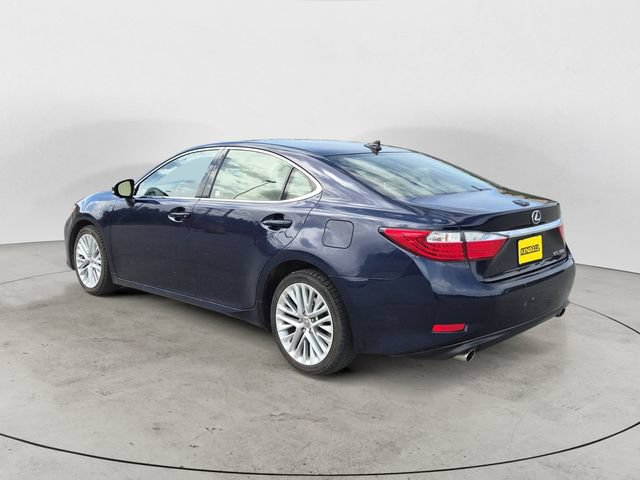 Used 2014 Lexus ES 350 w/ Ultra Luxury Package FWD image 3