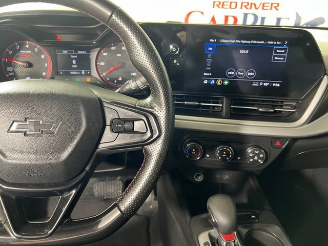Used 2024 Chevrolet Trax RS w/ Sunroof Package FWD image 17