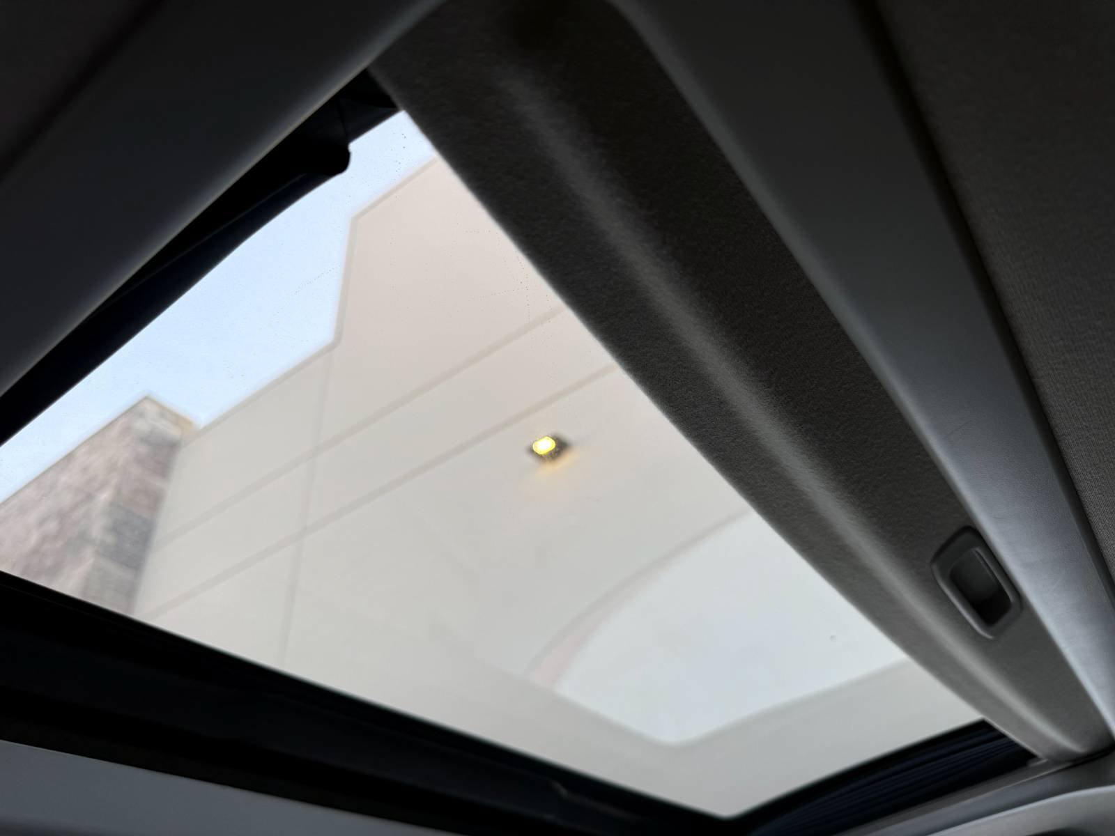 Used 2012 Toyota Sienna Limited w/ Premium Pkg FWD image 19