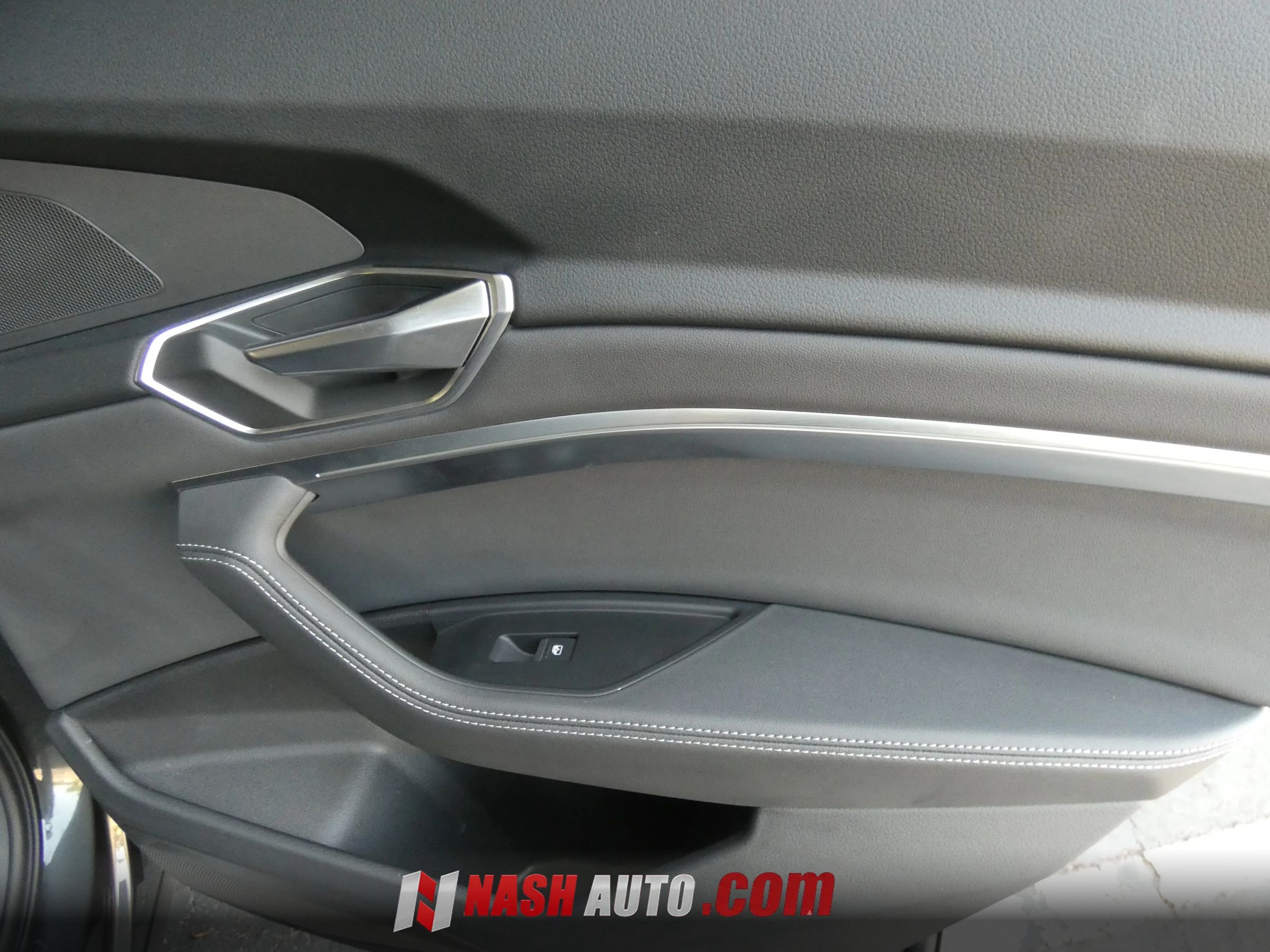 Used 2021 Audi e-tron Premium w/ Convenience Plus Package AWD/4WD image 40