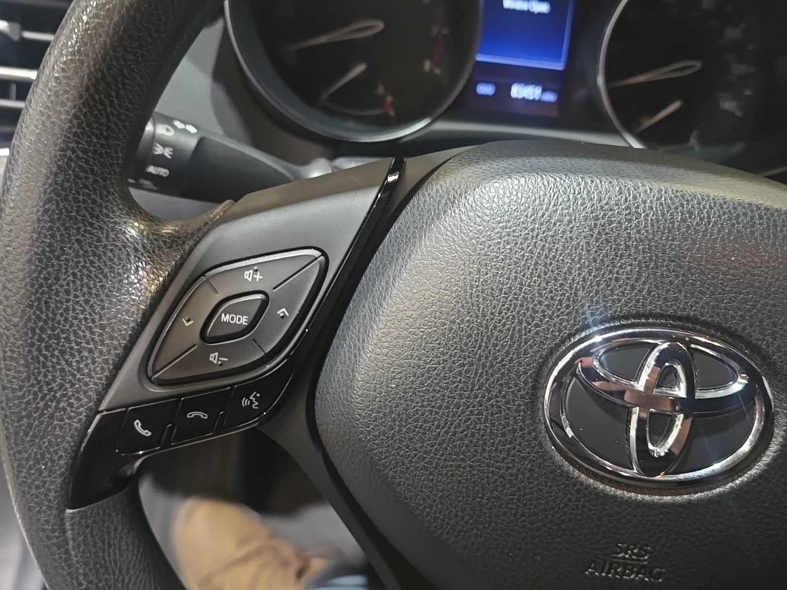 Used 2019 Toyota C-HR LE FWD image 26