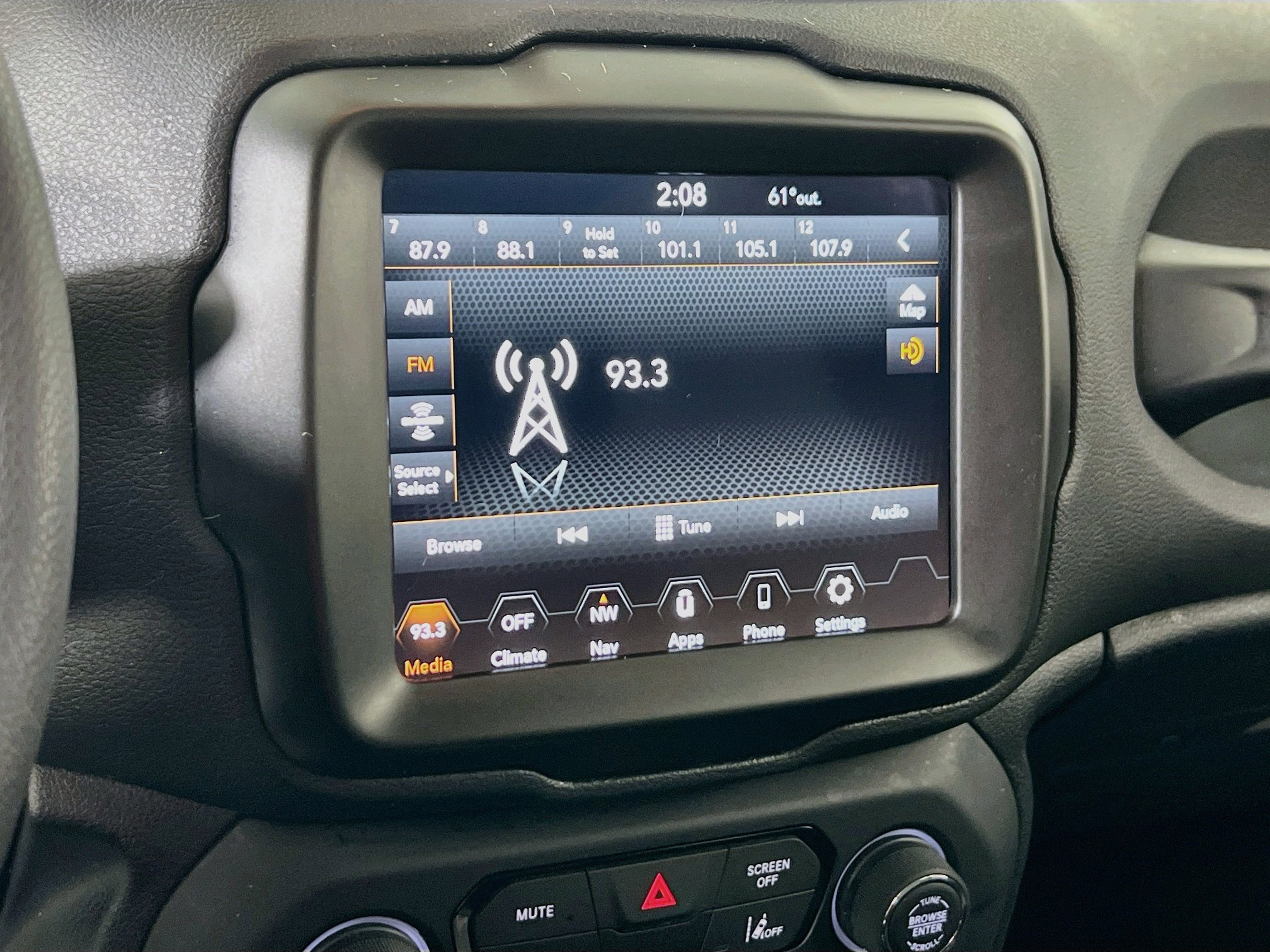 Used 2023 Jeep Renegade Latitude AWD/4WD image 15