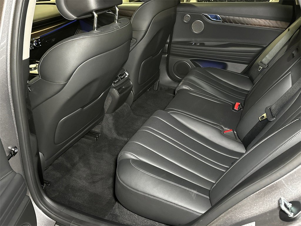 Used 2024 Genesis G80 image 15