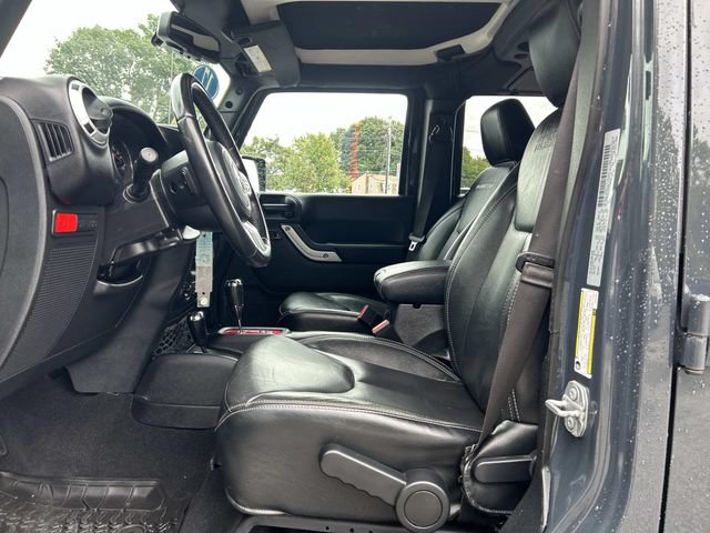 Used 2017 Jeep Wrangler Unlimited Rubicon AWD/4WD image 13