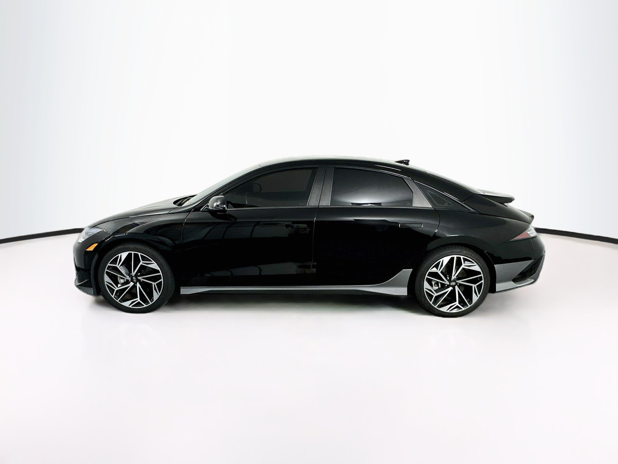 Used 2023 Hyundai Ioniq 6 SEL RWD image 4