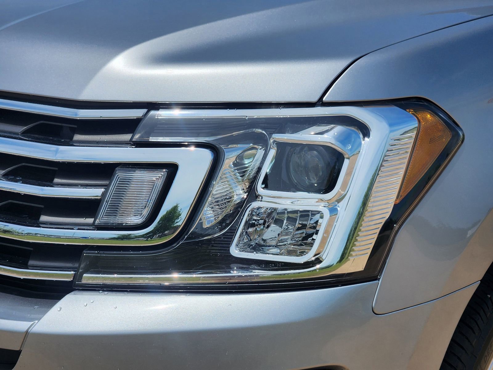 Used 2020 Ford Expedition Max XLT w/ Equipment Group 202A AWD/4WD image 9