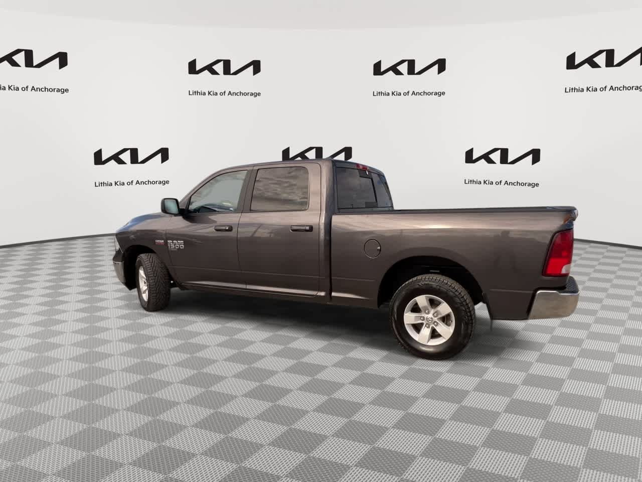 Used 2019 RAM 1500 Classic SLT AWD/4WD image 6