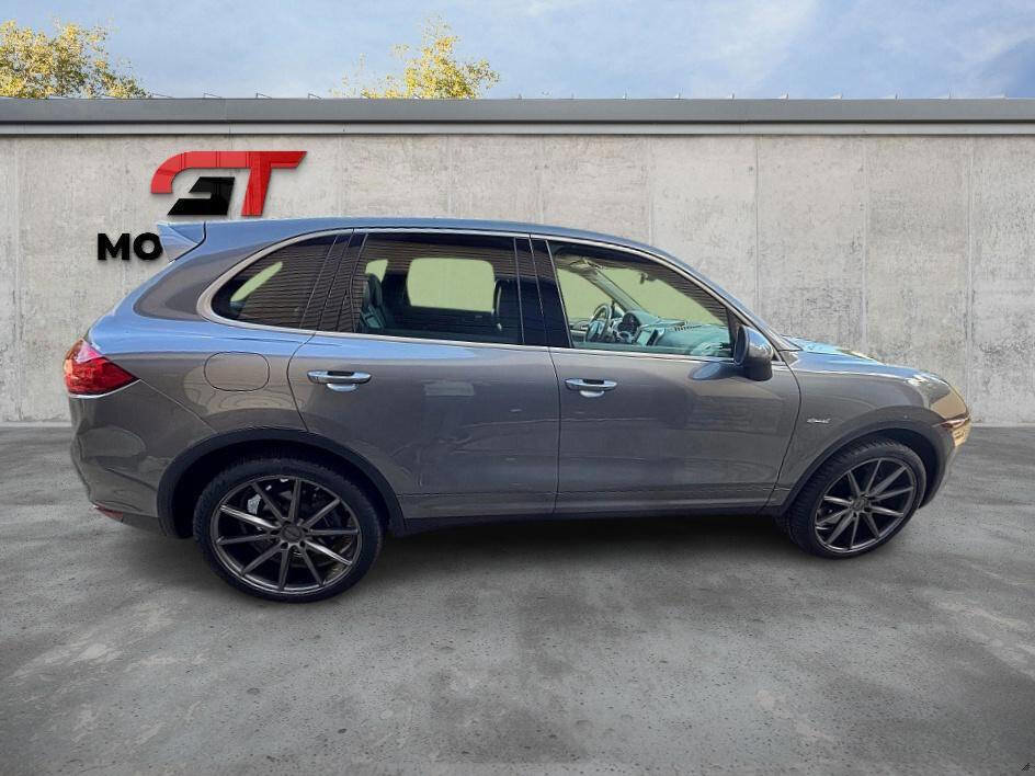 Used 2014 Porsche Cayenne Diesel Platinum Edition image 6