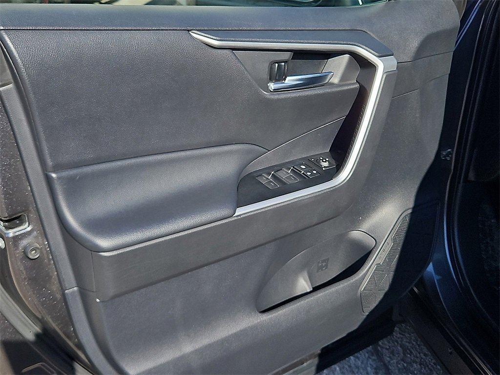 Used 2022 Toyota RAV4 XLE image 12