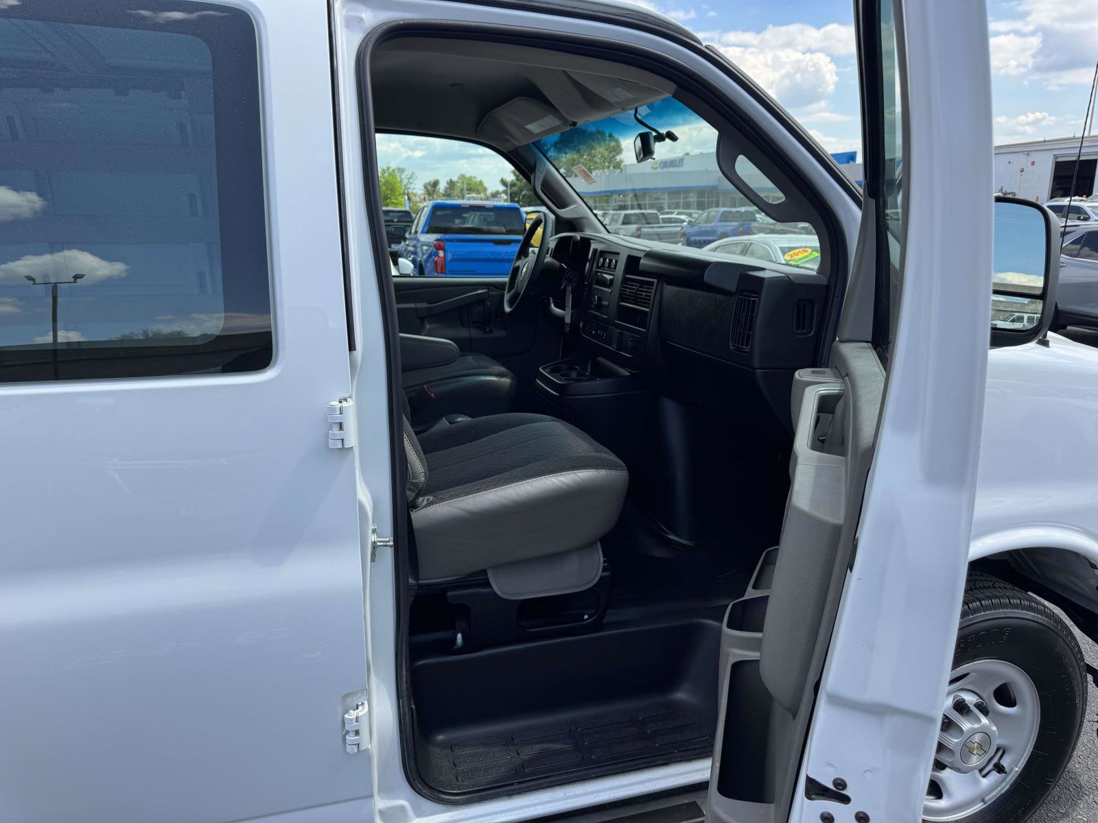 Used 2024 Chevrolet Express 2500 w/ Driver Convenience Package image 13
