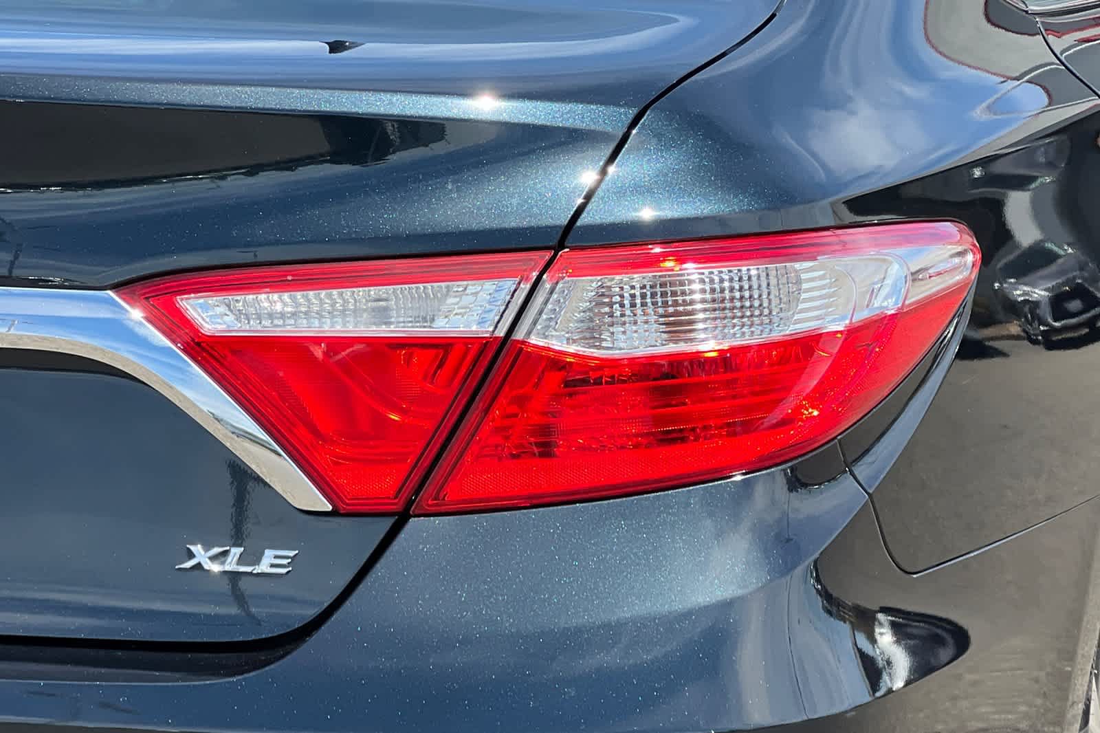 Used 2015 Toyota Camry XLE w/ Advanced Technology Package FWD image 32