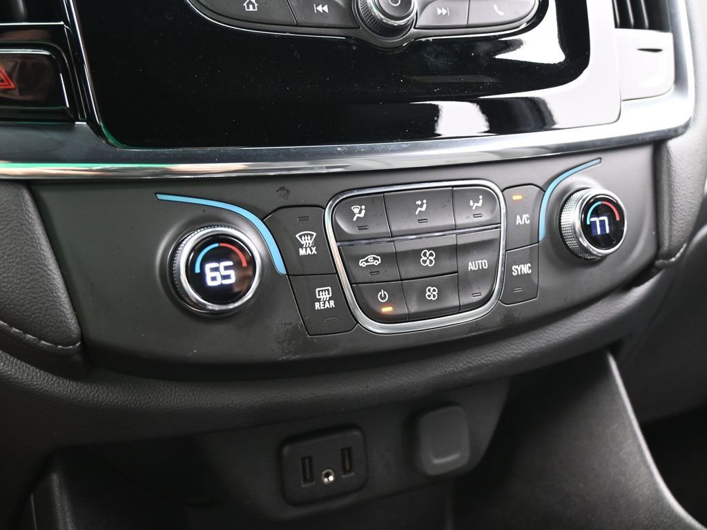 Used 2023 Chevrolet Traverse LT image 23