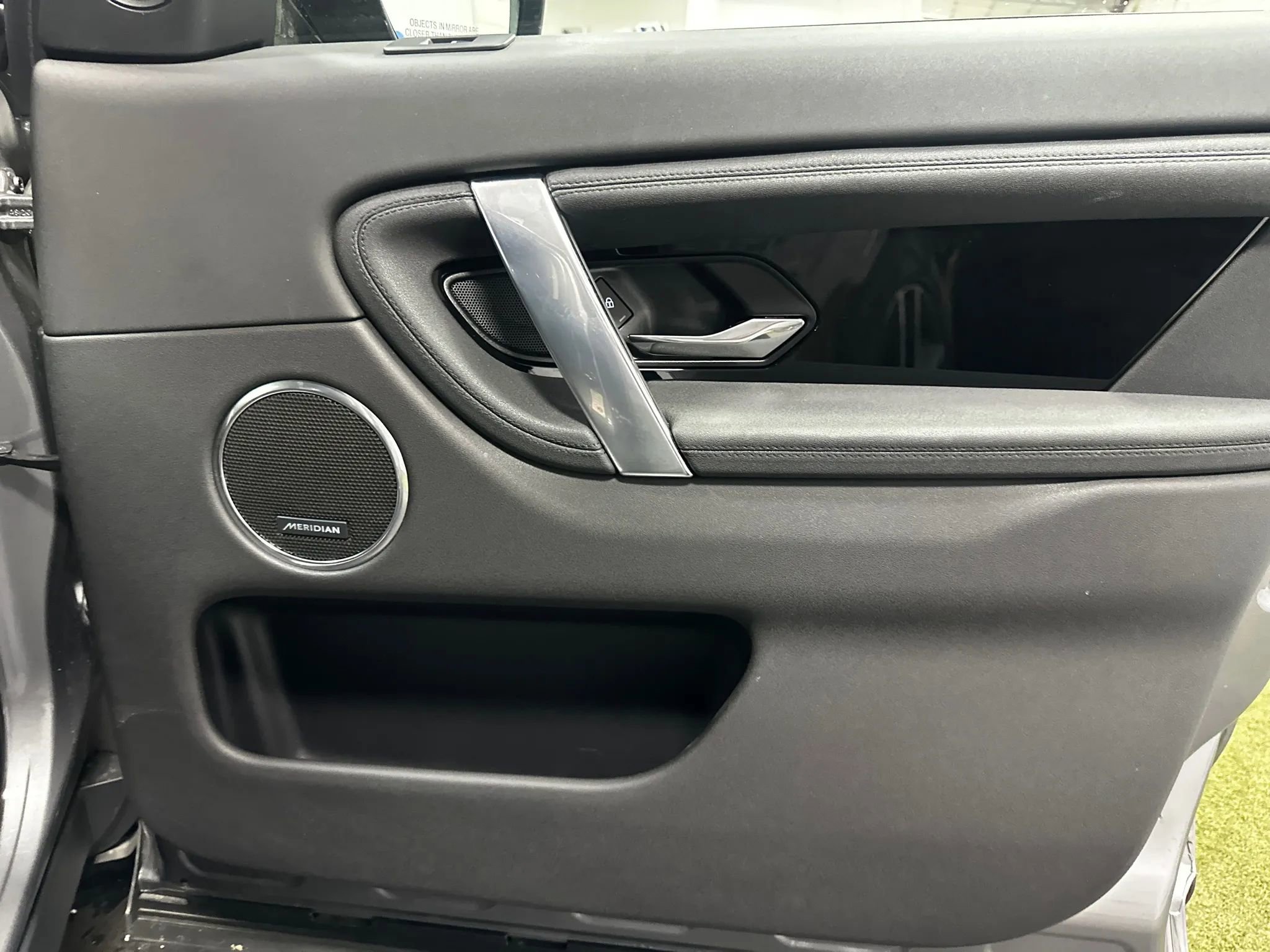 Used 2025 Land Rover Discovery Sport S image 28