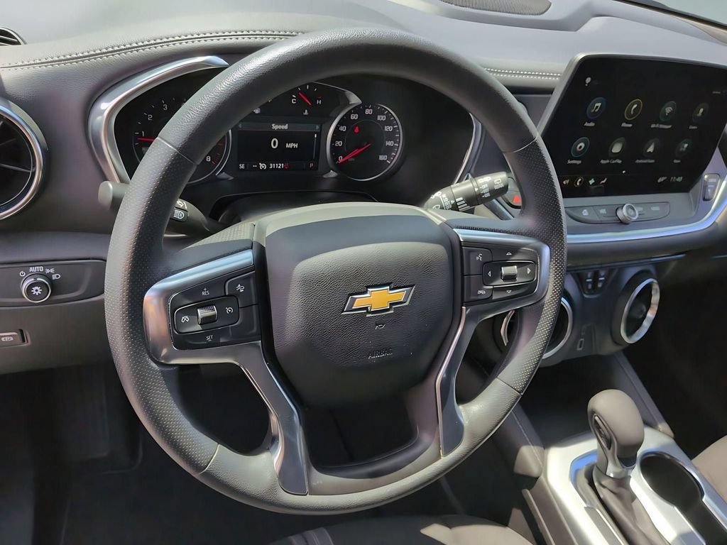 Used 2025 Chevrolet Blazer LT FWD image 11