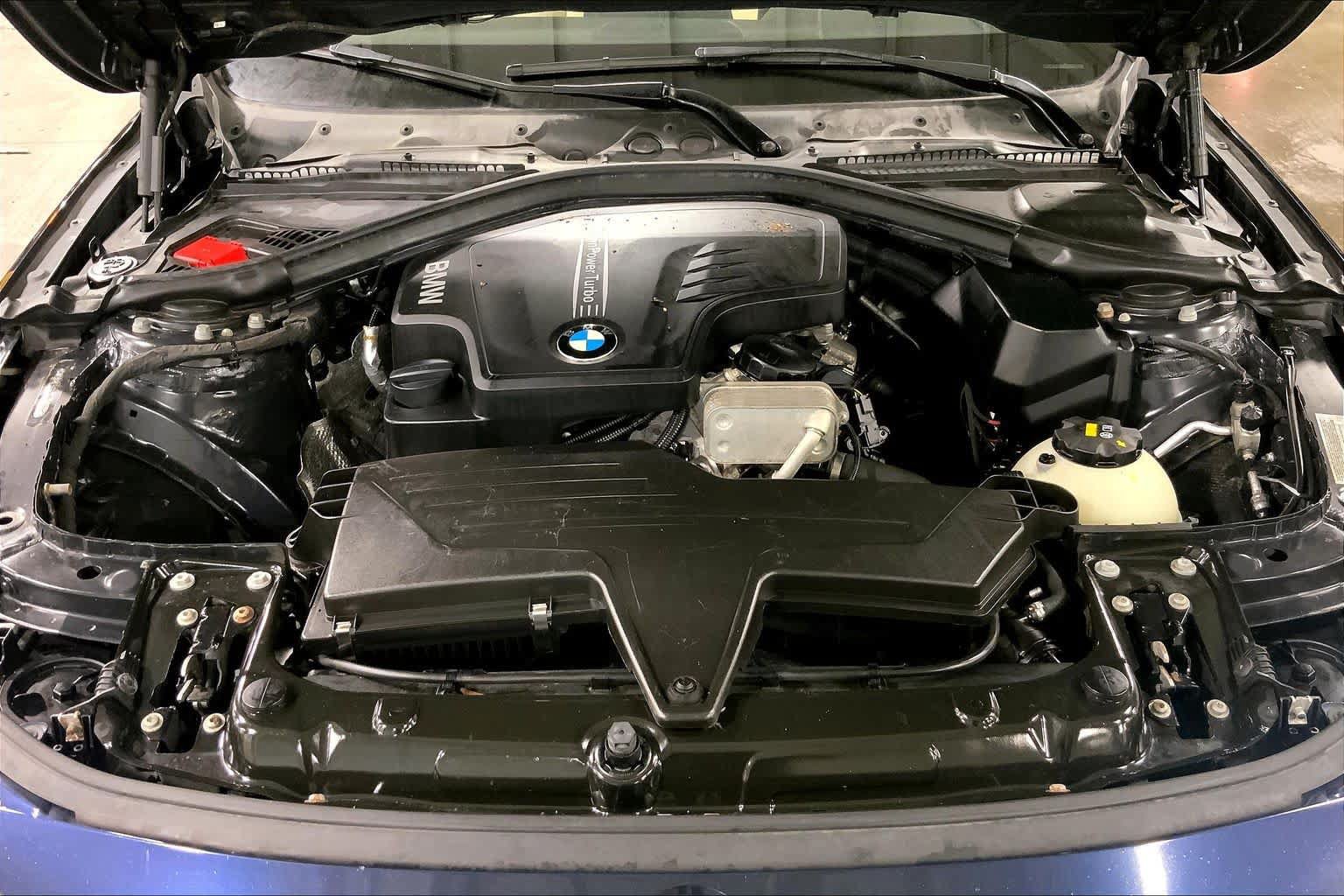 Used 2016 BMW 320i xDrive Sedan AWD/4WD image 32