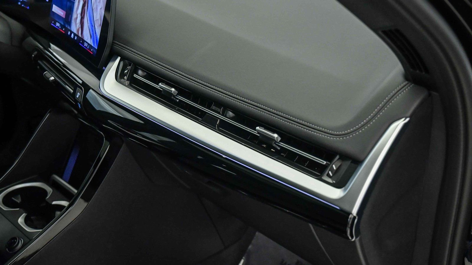 Used 2025 BMW X1 xDrive28i w/ Convenience Package image 16