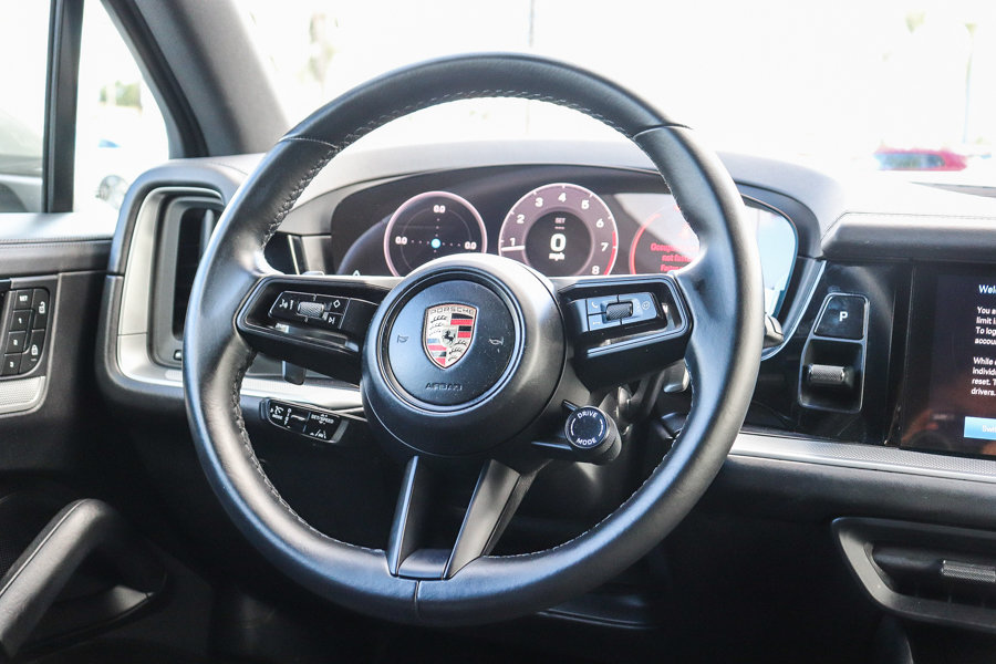 Used 2024 Porsche Cayenne AWD/4WD image 17
