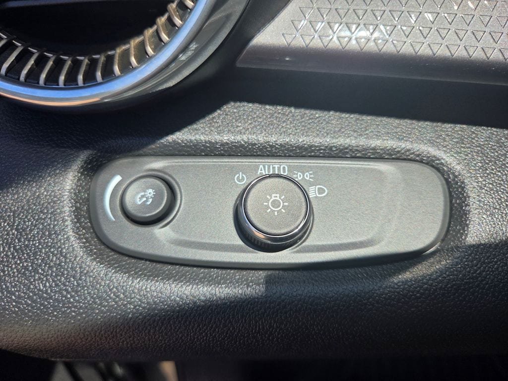 Used 2026 Chevrolet Trax ACTIV FWD image 29
