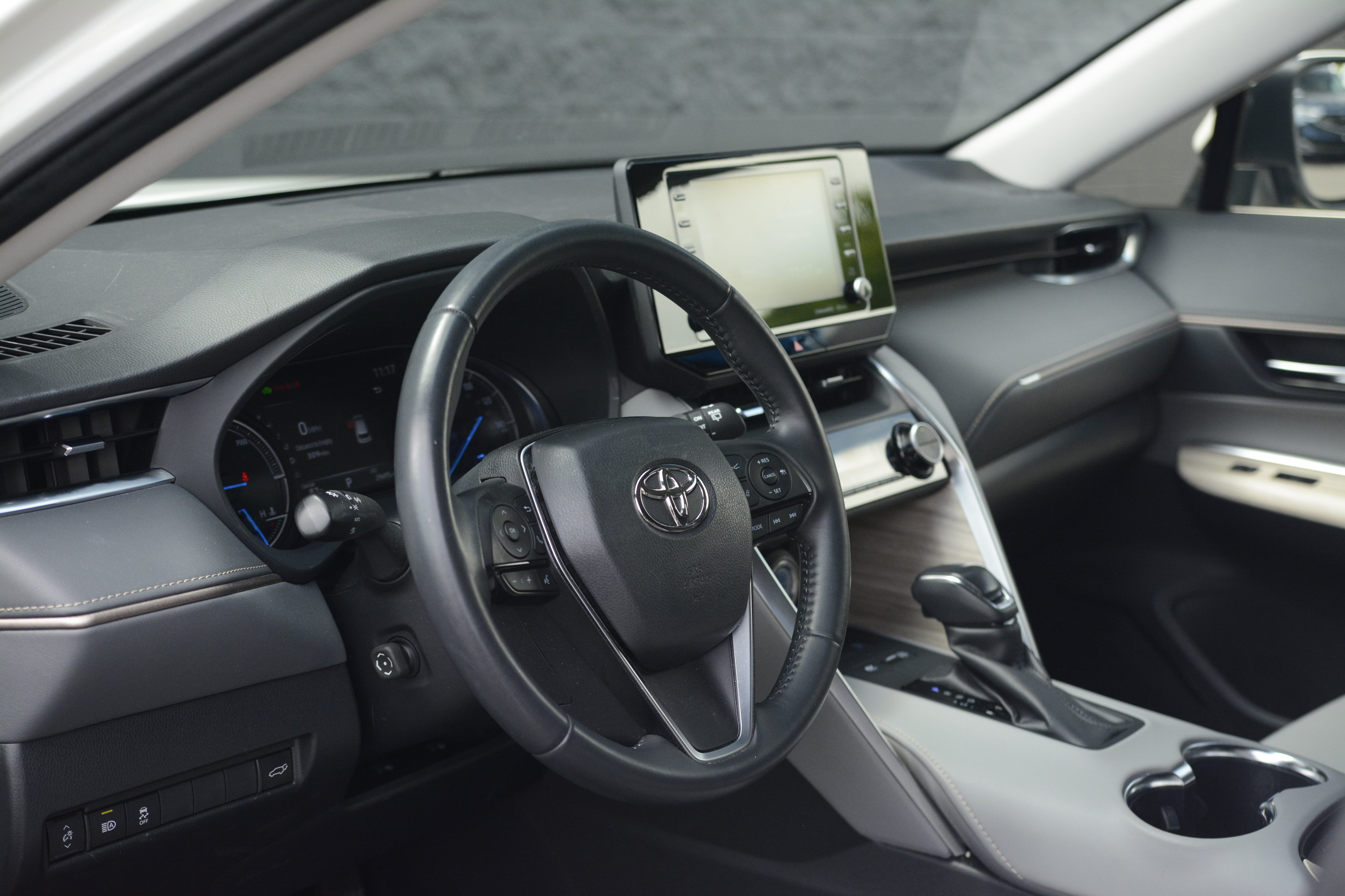 Used 2022 Toyota Venza XLE AWD/4WD image 4