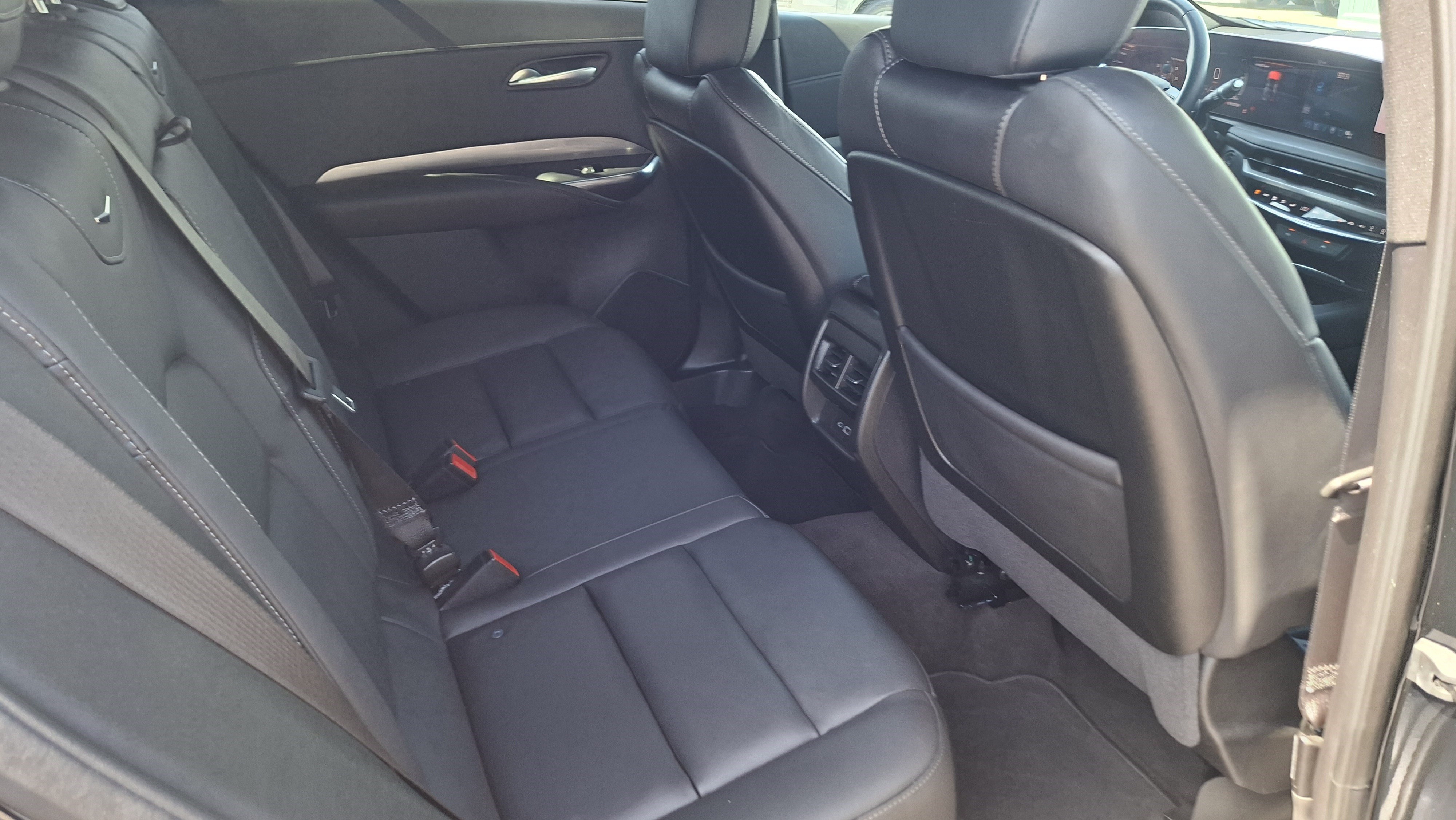 Used 2025 Cadillac XT4 Premium Luxury FWD image 22