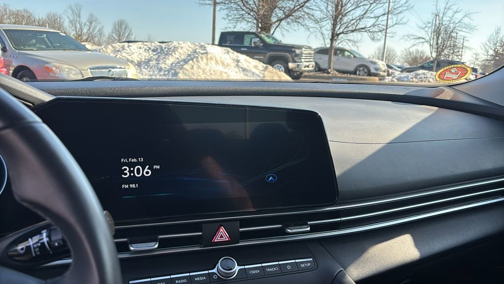 Used 2025 Hyundai Elantra SEL image 19