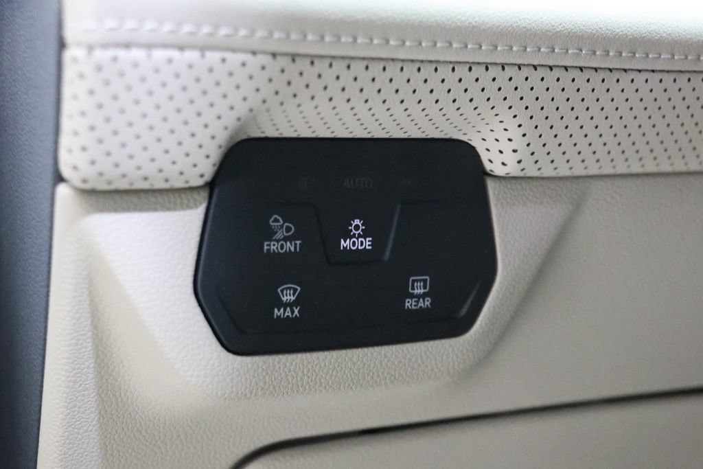 Used 2025 Volkswagen Atlas SE FWD image 18
