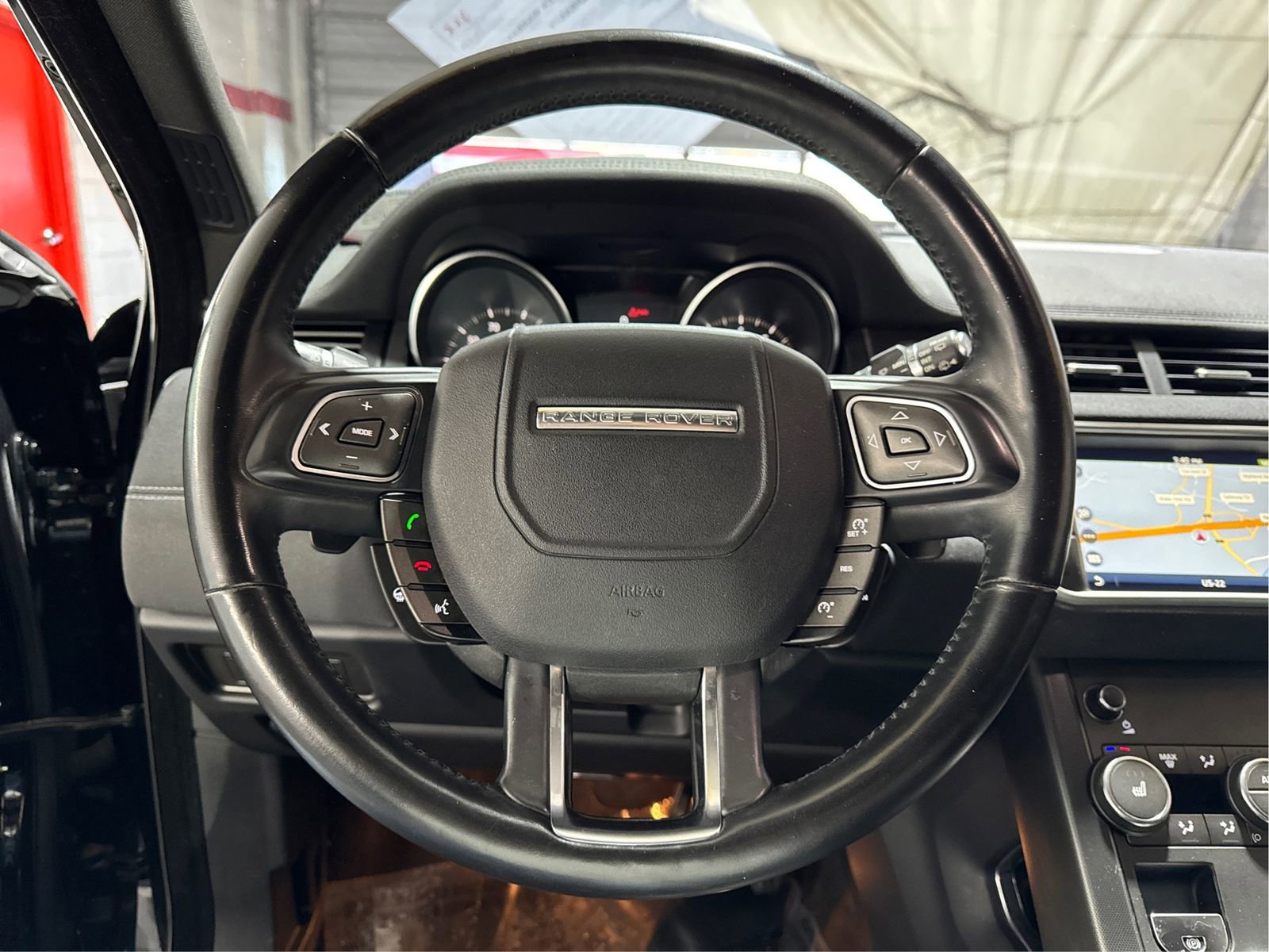 Used 2018 Land Rover Range Rover Evoque SE image 15