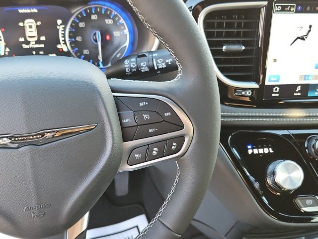 New 2026 Chrysler Pacifica Select image 16