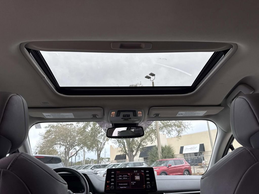 Used 2023 Toyota Sienna XLE image 18