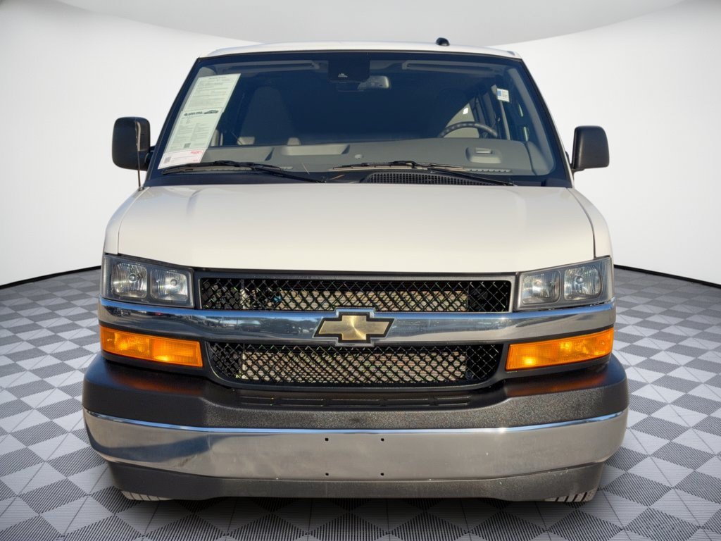 Certified 2025 Chevrolet Express 3500 LT w/ LT Preferred Equipment Group RWD image 6