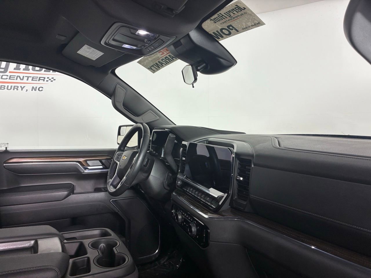 Used 2024 Chevrolet Silverado 1500 LT image 33