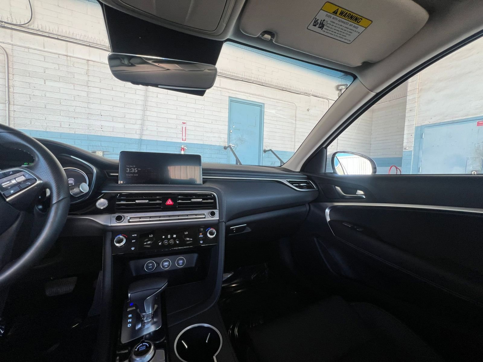 Used 2025 Genesis G70 2.5T image 35