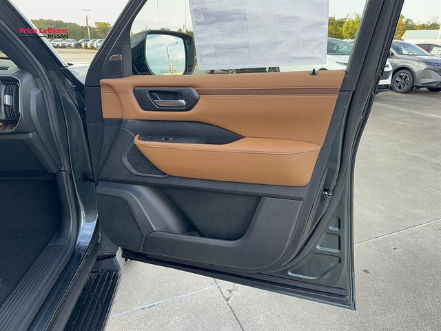 New 2026 Nissan Armada SL w/ Captain's Chari Seat Package AWD/4WD image 12