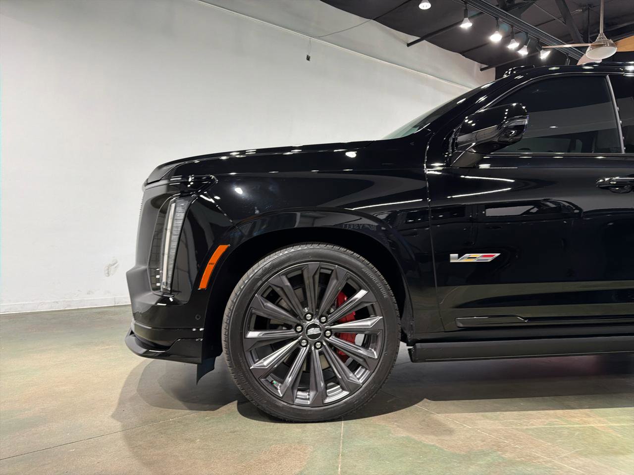 Used 2026 Cadillac Escalade ESV V image 3