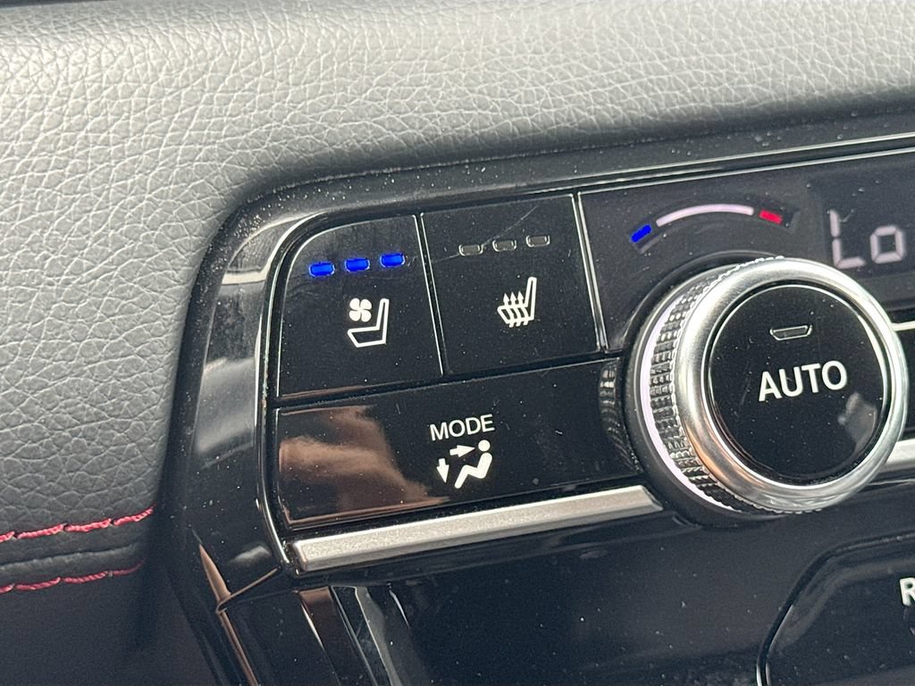 Used 2025 Honda Pilot Black Edition image 21