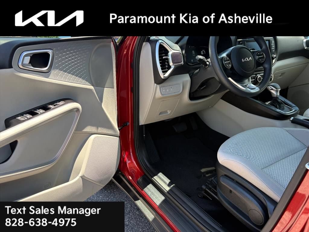 Certified 2023 Kia Soul LX w/ LX Technology Package FWD image 14