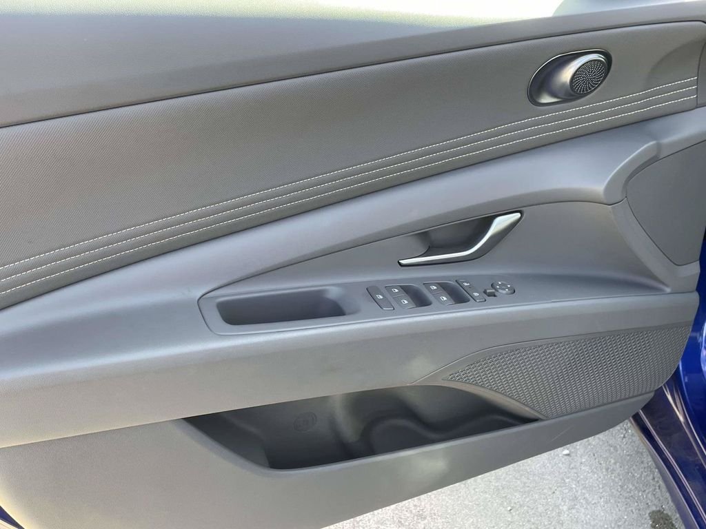 New 2025 Hyundai Elantra Sport FWD image 13