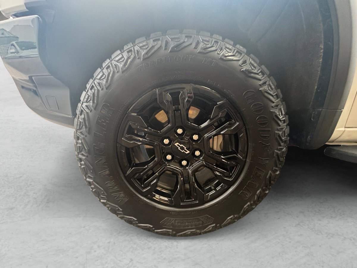 Used 2023 Chevrolet Silverado 1500 ZR2 w/ Technology Package image 28