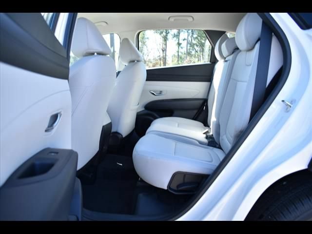 Certified 2025 Hyundai Tucson SE FWD image 16