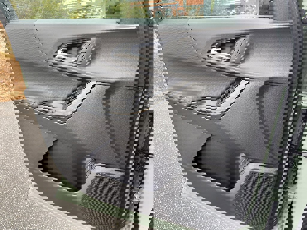 New 2026 Chevrolet Equinox LT w/ Convenience Package II image 9