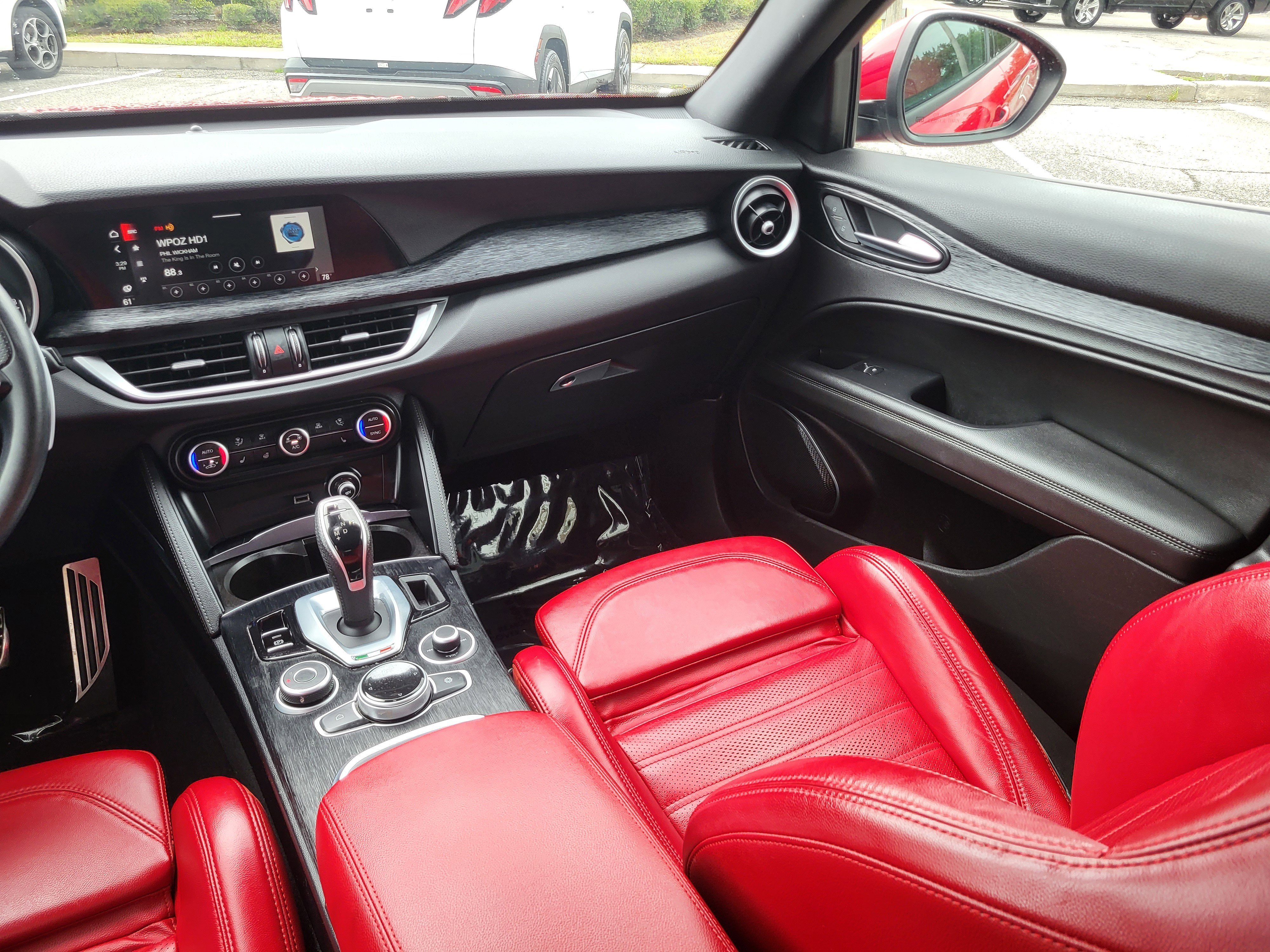 Used 2023 Alfa Romeo Stelvio Sprint image 40