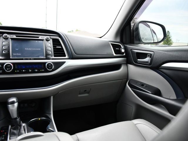 Used 2019 Toyota Highlander XLE FWD image 20
